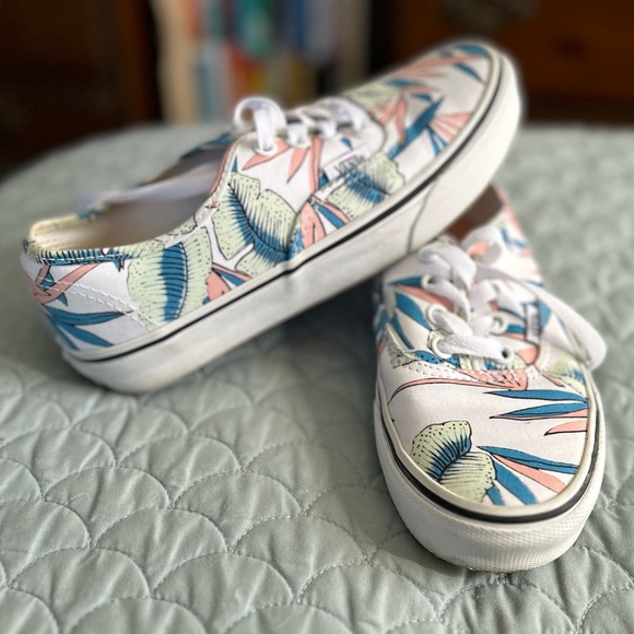 VANS Classics - Limited Edition Tropical Leaves - Women’s 5.5 - Men’s 4.0 - Picture 5 of 7